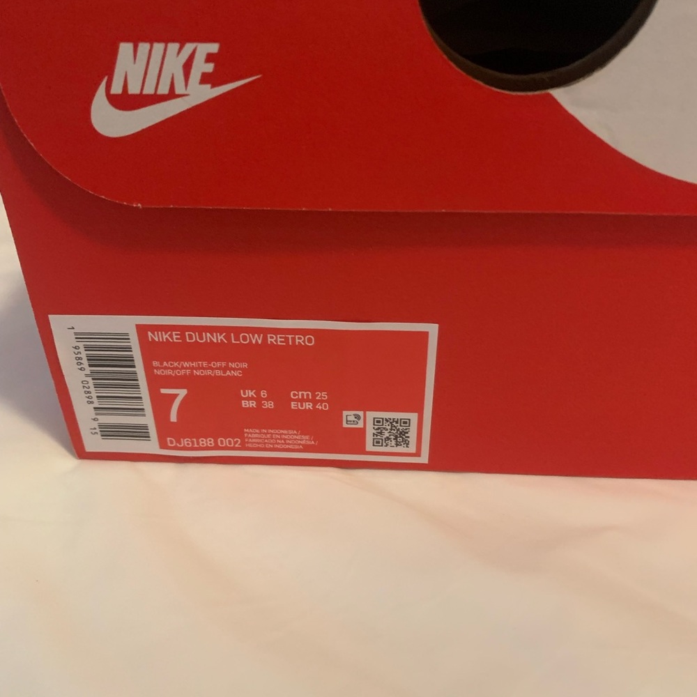 Nike Dunks Reverse Pandas - image 3